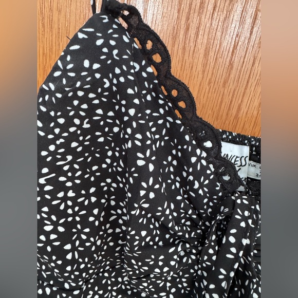 Princess Polly size 2 black with white petals pattern, tie strap skort - Picture 2 of 8